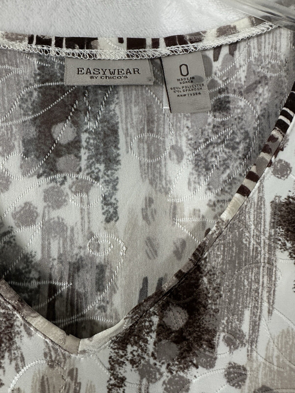 Chicos Easywear Top Size 0 Small 3/4 Sleeve V  Neck Brown Abstract Print Womens