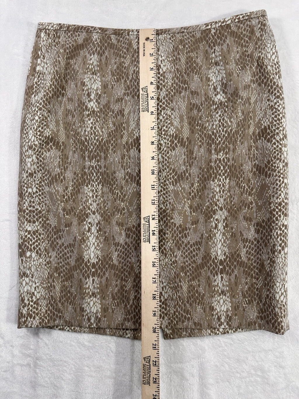 Calvin Klein Pencil Skirt 8 Petite 8P Tan Snake Print Beige Lined Rear Zip Women