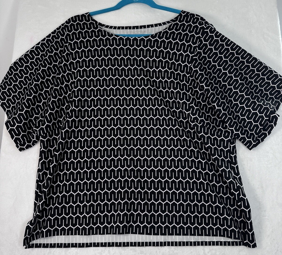 Chicos Size 3 Top XL Short Sleeve Black White Geometric Print Womens