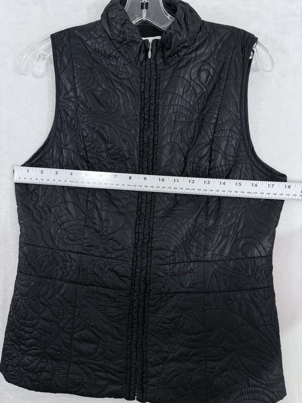 Chicos Size 0 Vest Black Quilted Floral Womens Small