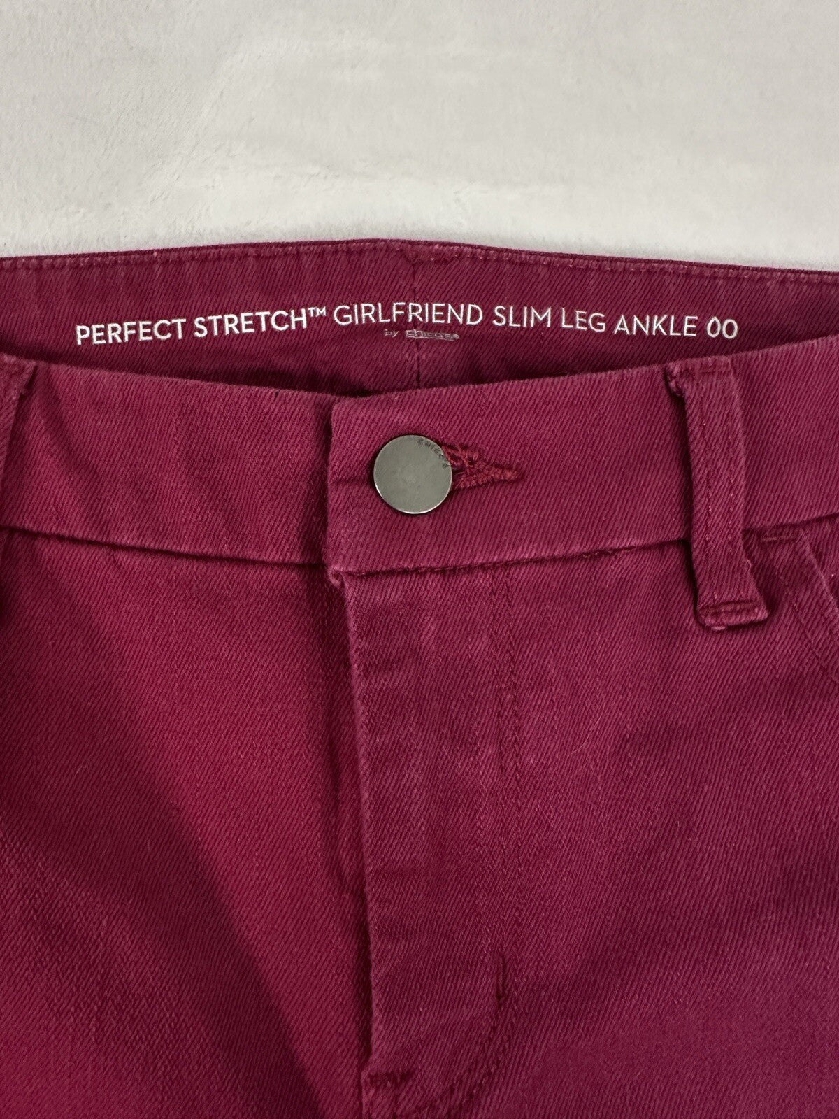 Chicos Jeans 00 US 2 Perfect stretch Girlfriend Slim Leg Ankle Jeans Berry Red