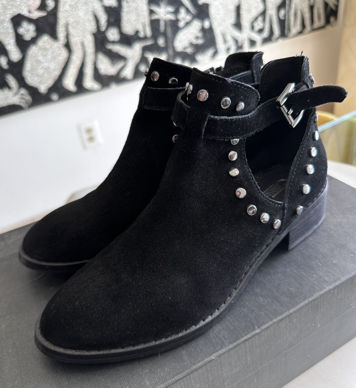 Carlos Santana Boots Size 6 Black Suede Leather Women’s Booties *flawread
