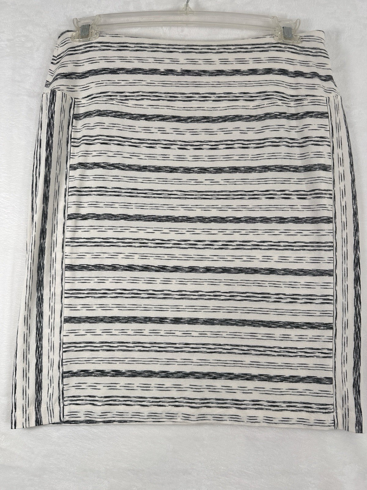 J Jill Wearever Collection Pencil Skirt Medium Black White Short Knit Stretch