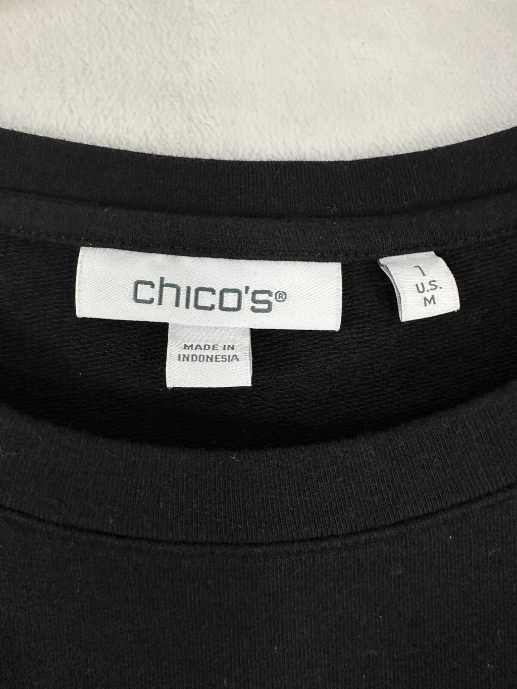 Chicos Size 1 Tops Medium Foil Sleeve Sweatshirt Black Top Womens Crewneck