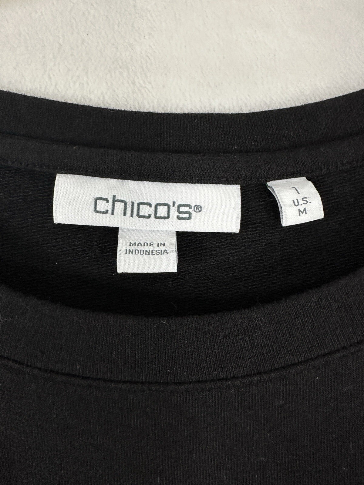 Chicos Size 1 Tops Medium Foil Sleeve Sweatshirt Black Top Womens Crewneck