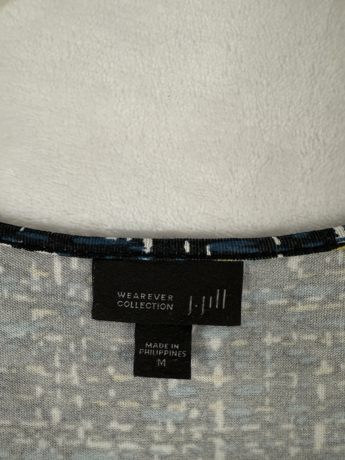 J Jill Wearever Top Medium Black Blue Yellow Print Knit V Neck Rayon Spandex