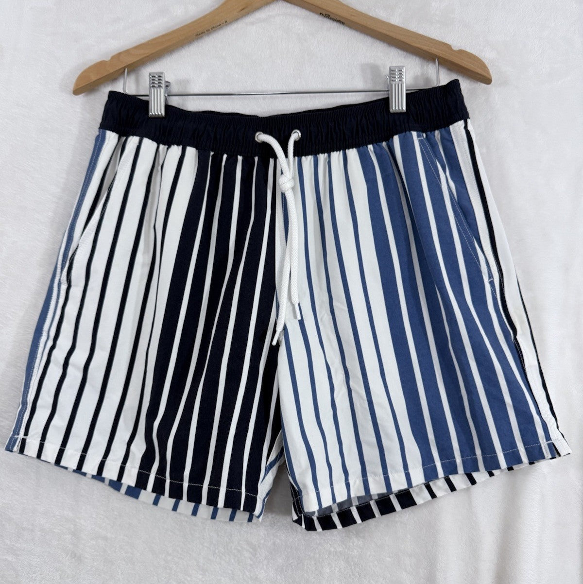 J Crew Swim Trunks Medium Men’s Shorts Blue Striped Stretch 6” Inseam