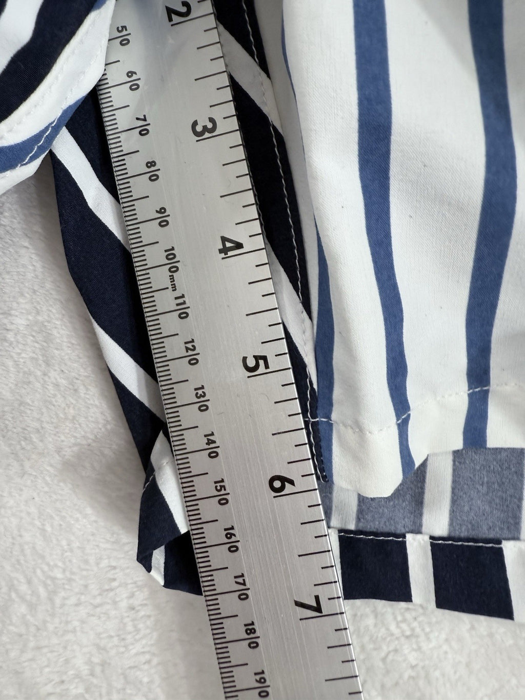 J Crew Swim Trunks Medium Men’s Shorts Blue Striped Stretch 6” Inseam