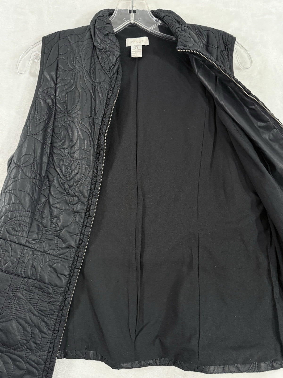 Chicos Size 0 Vest Black Quilted Floral Womens Small