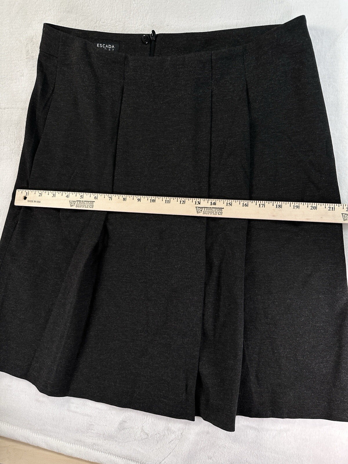 Escada Sport Skirt EU 40 US 10 Pleated Charcoal Gray Knit Short Knee Length Grey
