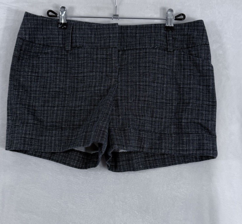 Express Shorts Womens Size 12 4” Inseam Black White Print Cotton Stretch