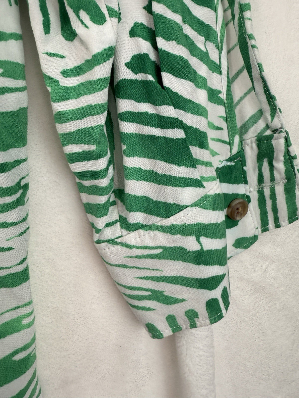 Calia By Carrie Underwood XL Top Long Sleeve Leaf Print Green Lightweight Womens