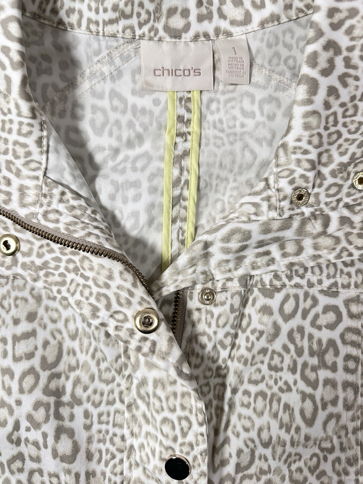 Chicos Luxe Twill Utility Jacket Size 1 US Medium Animal Print Full Zip Womens