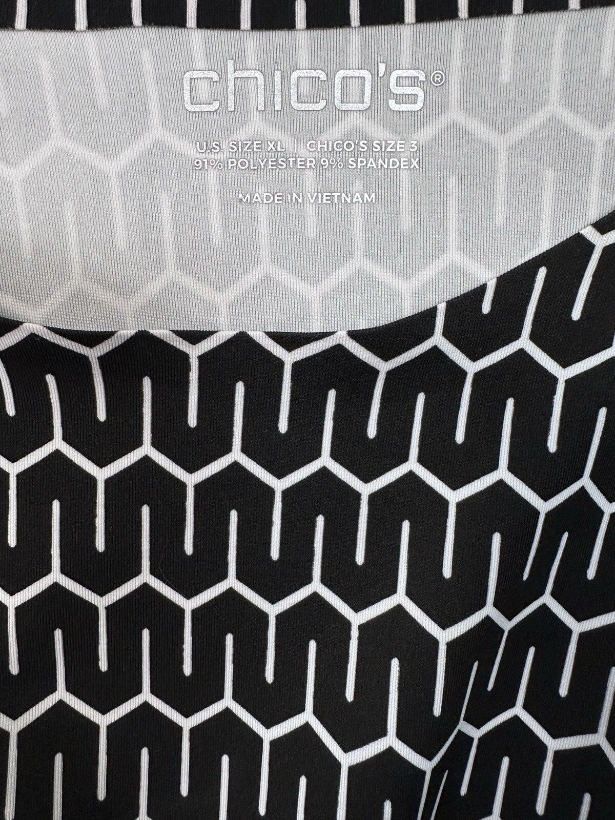 Chicos Size 3 Top XL Short Sleeve Black White Geometric Print Womens