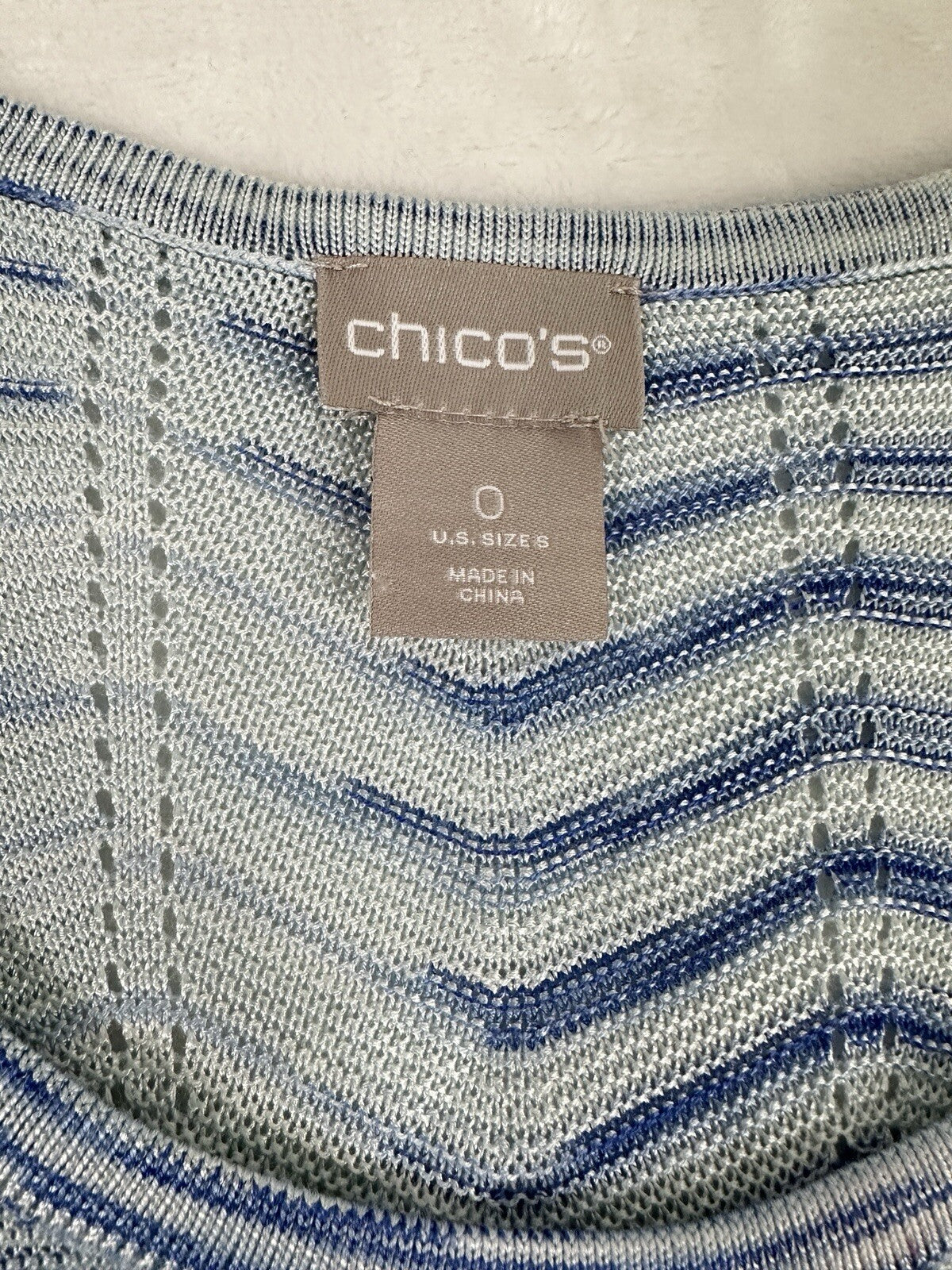 Chicos Size 0 Top Wavy Striped Sweater Tank Sleeveless Small Blue Rayon Womens