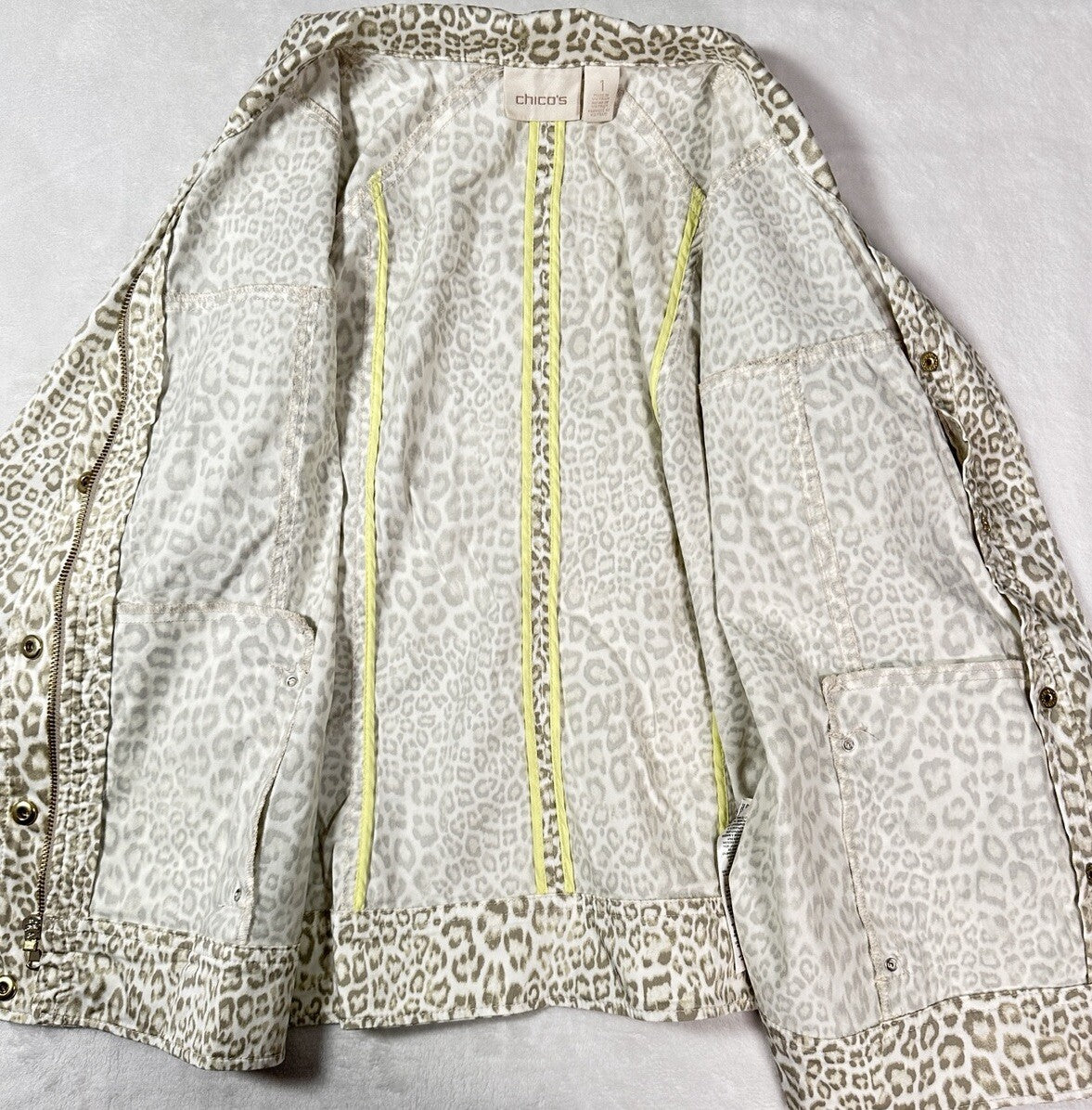 Chicos Luxe Twill Utility Jacket Size 1 US Medium Animal Print Full Zip Womens