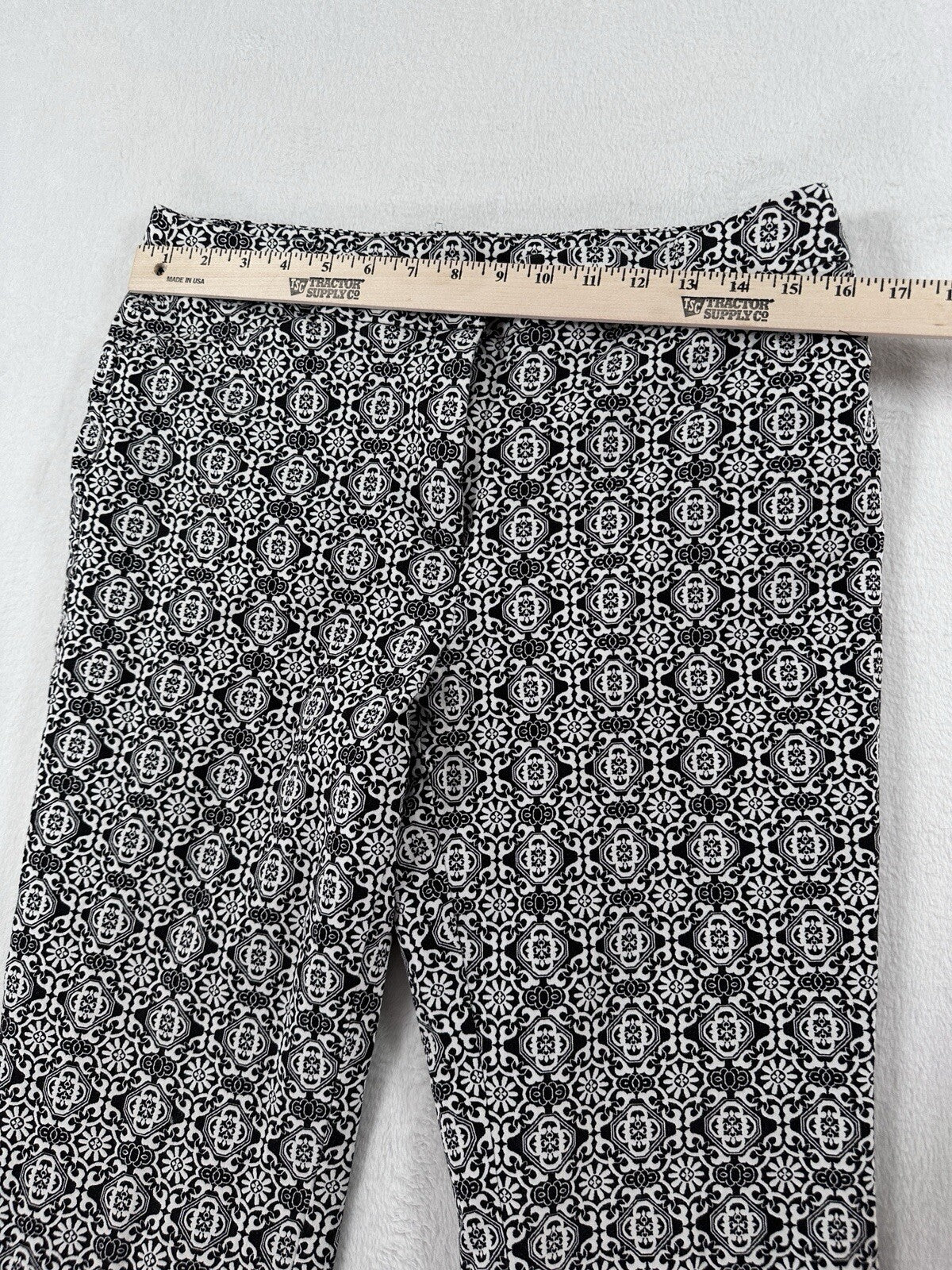 Chicos Pants Size 0.5 US 6 Black White Print Straight Leg Ankle Womens