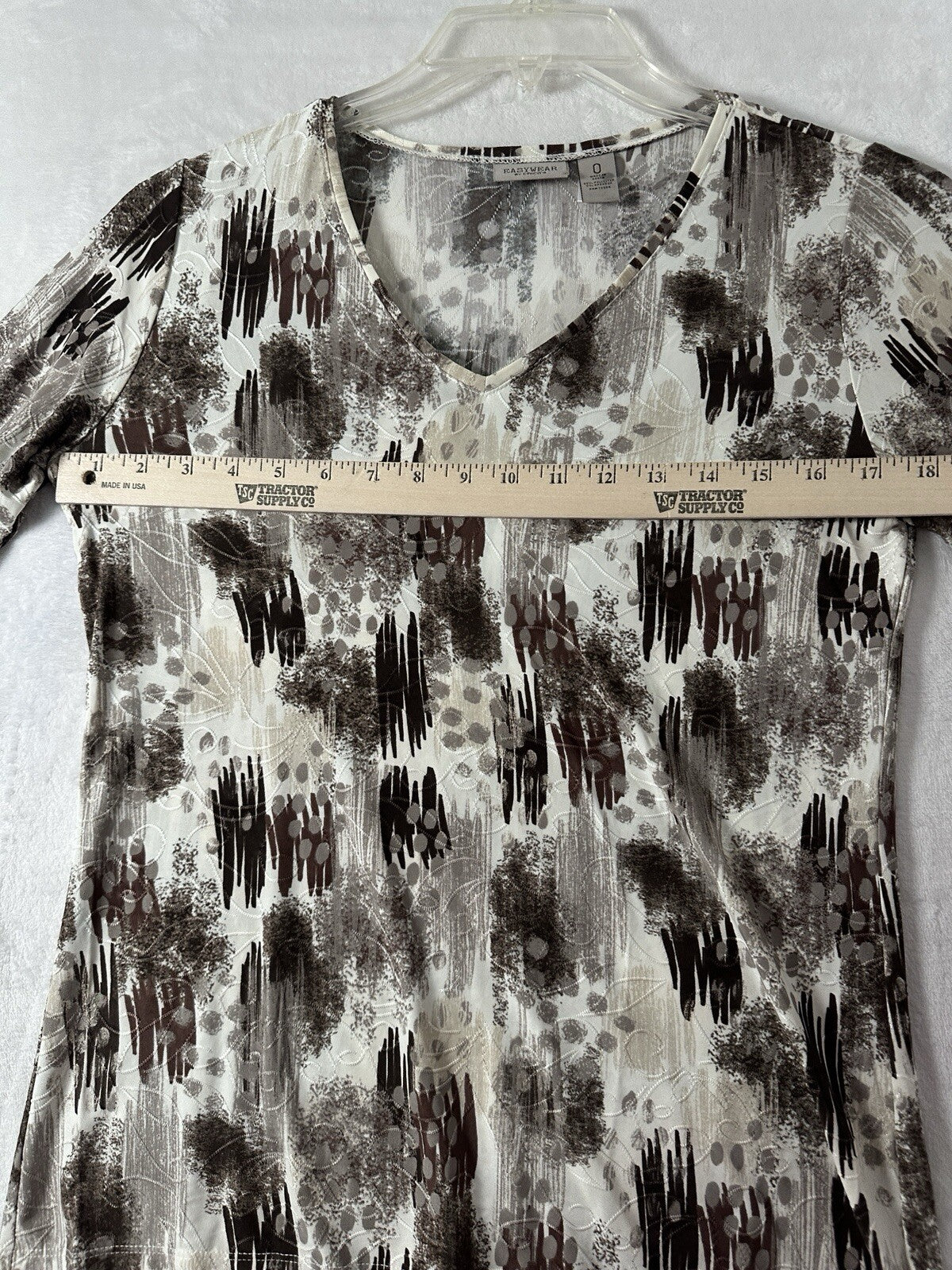 Chicos Easywear Top Size 0 Small 3/4 Sleeve V  Neck Brown Abstract Print Womens