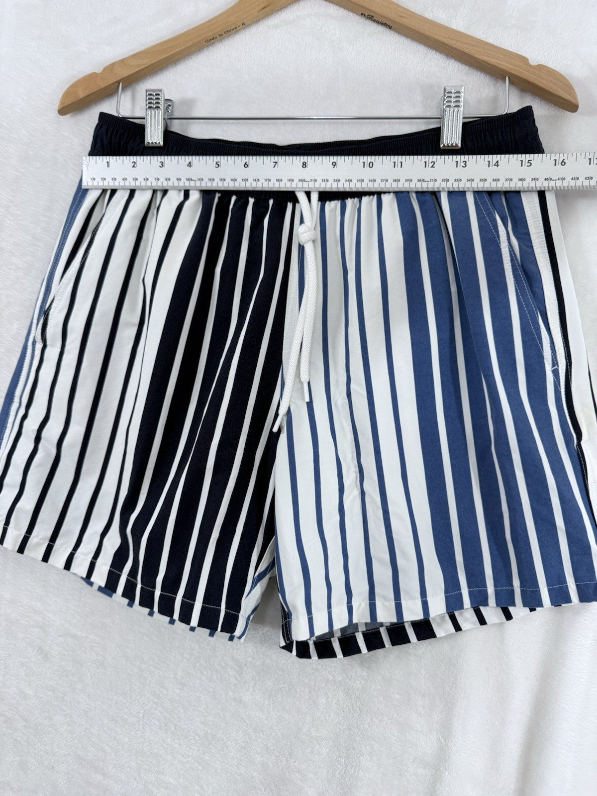J Crew Swim Trunks Medium Men’s Shorts Blue Striped Stretch 6” Inseam