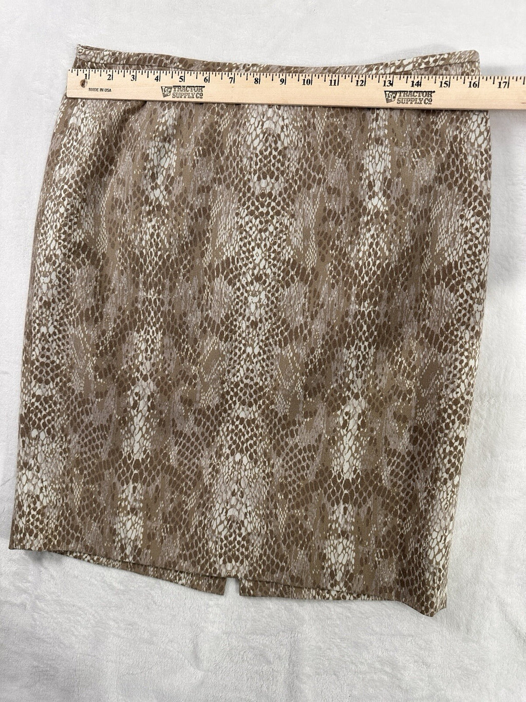 Calvin Klein Pencil Skirt 8 Petite 8P Tan Snake Print Beige Lined Rear Zip Women