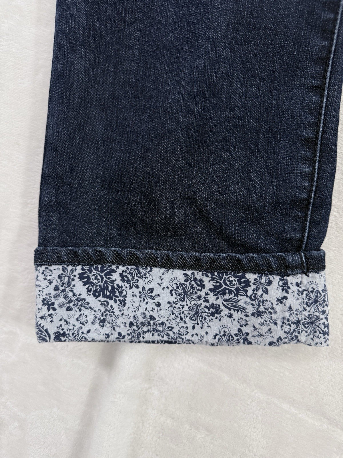 Coldwater Creek 18 Jeans Womens Cropped Dark Blue Floral Cuff