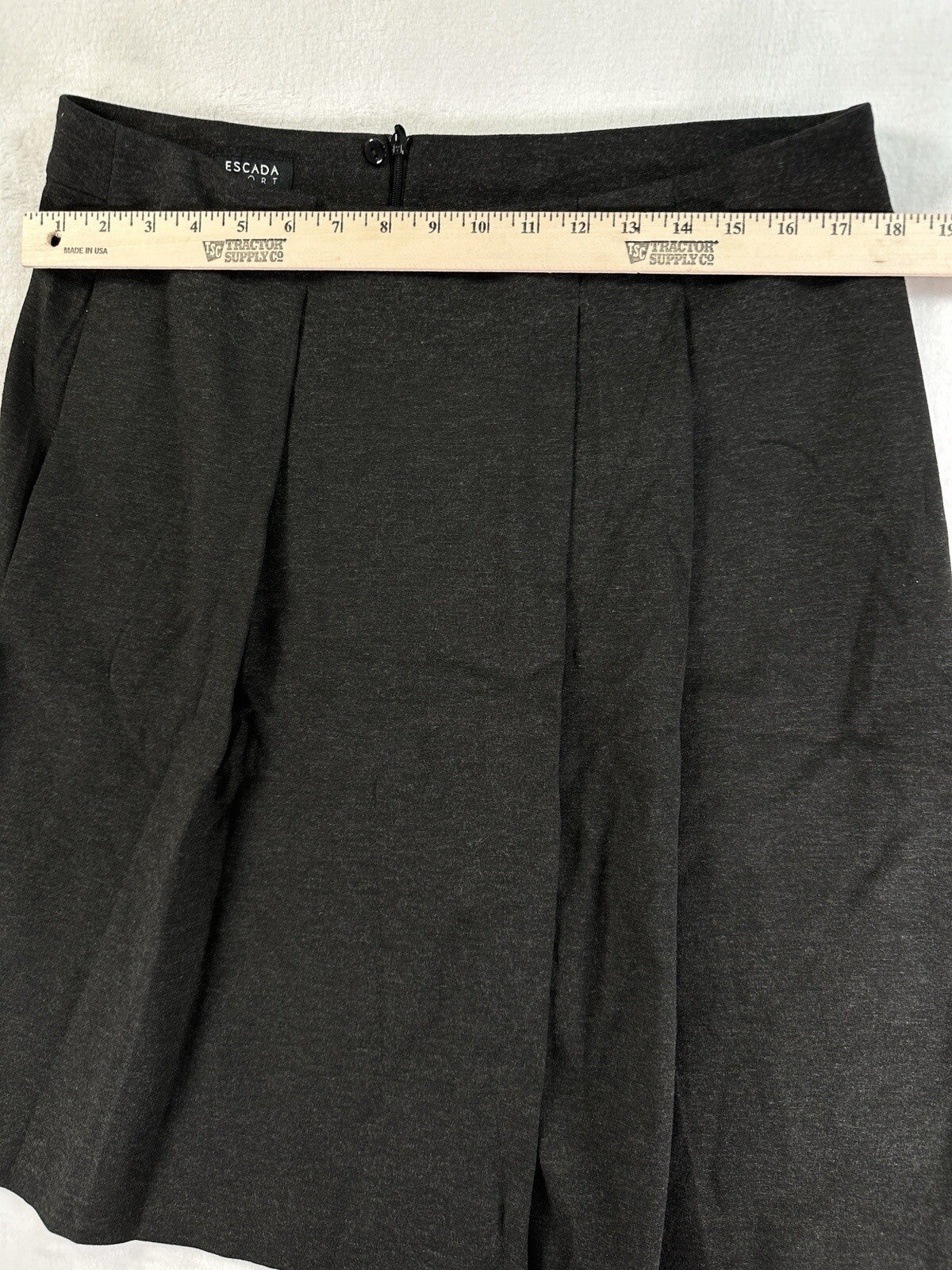 Escada Sport Skirt EU 40 US 10 Pleated Charcoal Gray Knit Short Knee Length Grey