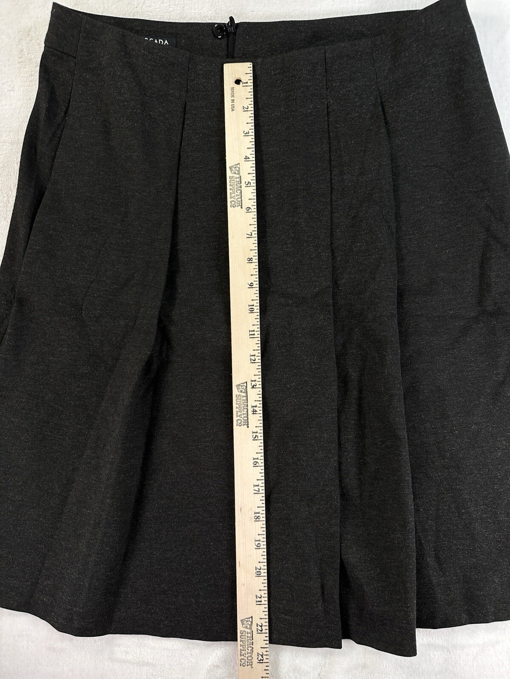 Escada Sport Skirt EU 40 US 10 Pleated Charcoal Gray Knit Short Knee Length Grey