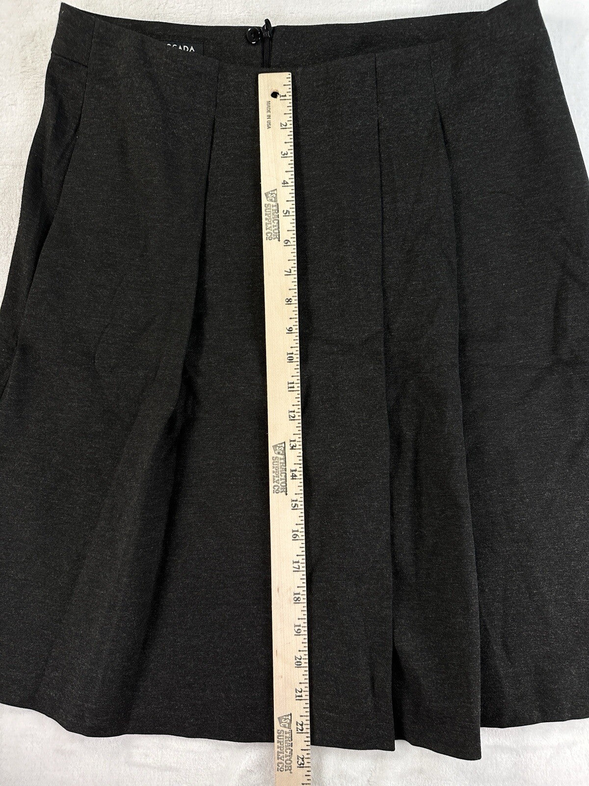 Escada Sport Skirt EU 40 US 10 Pleated Charcoal Gray Knit Short Knee Length Grey