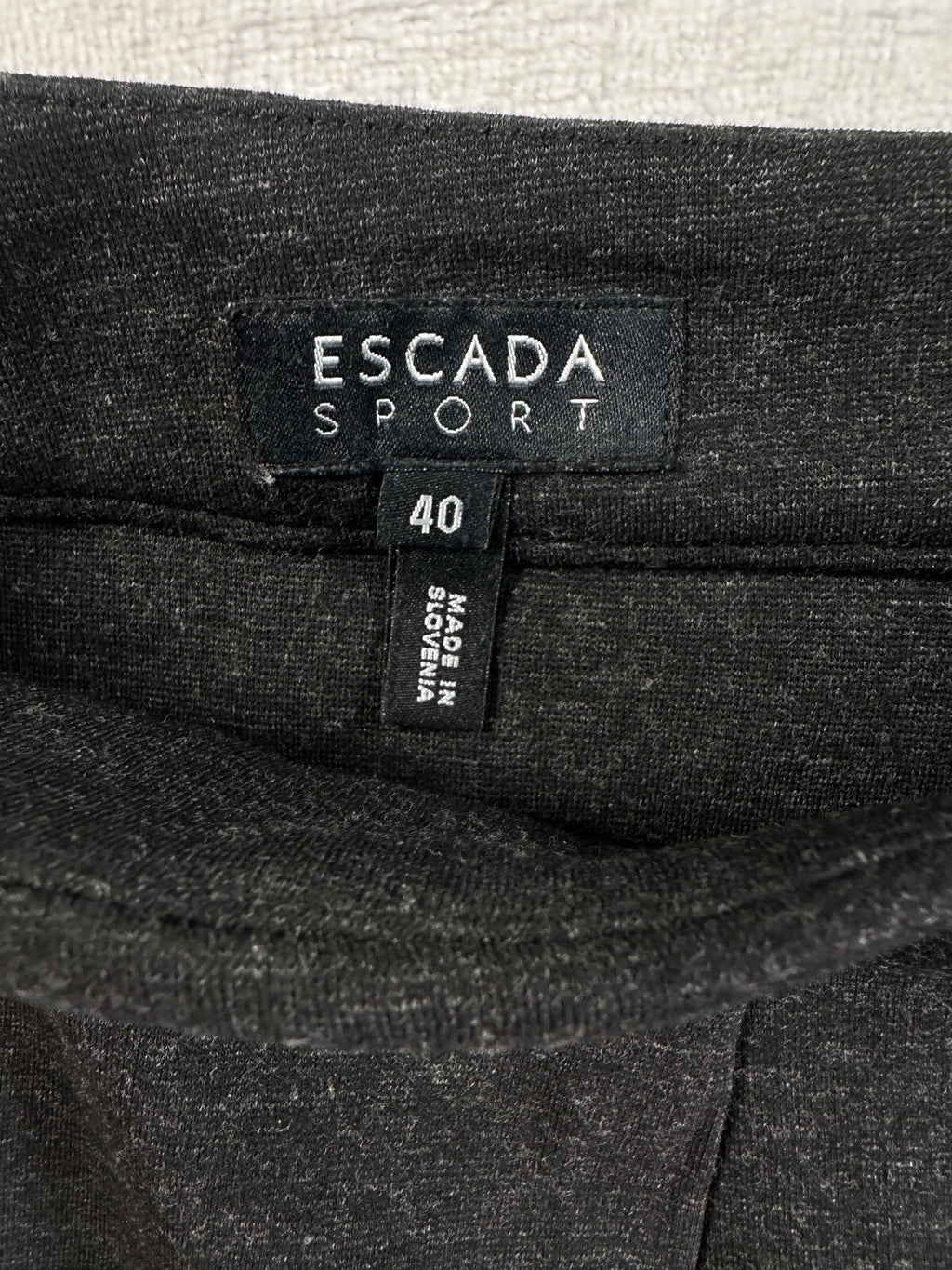 Escada Sport Skirt EU 40 US 10 Pleated Charcoal Gray Knit Short Knee Length Grey