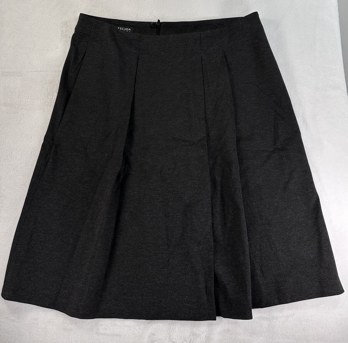 Escada Sport Skirt EU 40 US 10 Pleated Charcoal Gray Knit Short Knee Length Grey