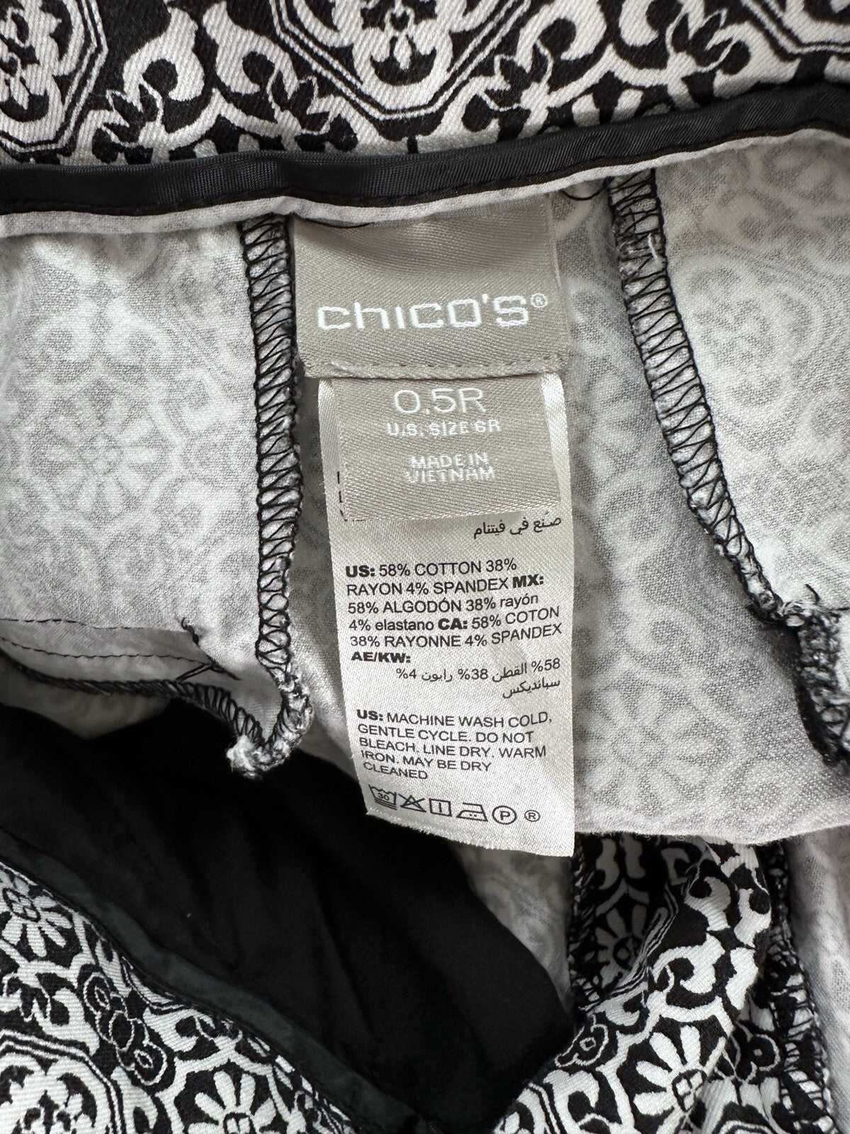 Chicos Pants Size 0.5 US 6 Black White Print Straight Leg Ankle Womens