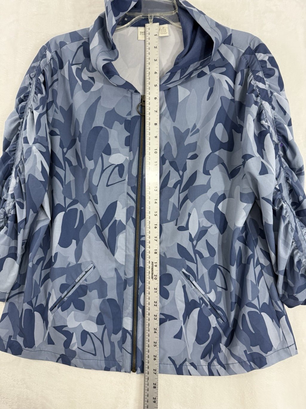Chicos Zenergy Size 2 Large Jacket Full Zip Blue Floral Hooded Windbreaker Women